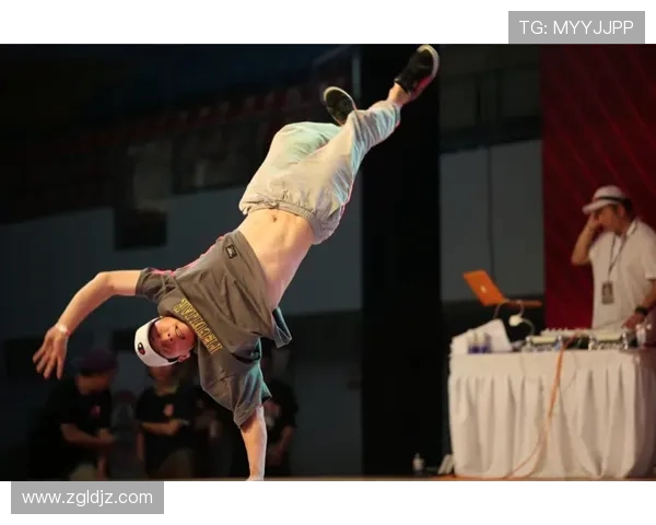 成都飞盘队在世界街舞大赛中以65分稳居积分榜首位