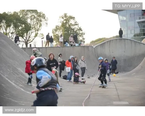 重庆滑板队的拼搏故事与极限运动嘉年华的精彩瞬间