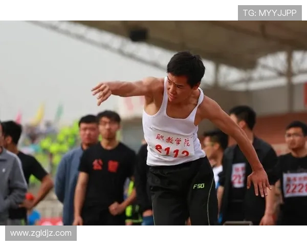 探秘顶级篮球运动员成长之路与赛场辉煌瞬间全景呈现非凡风采魅力