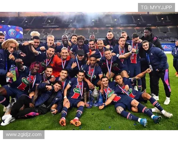 07AC米兰对阵曼联的首发阵容分析与战术解析