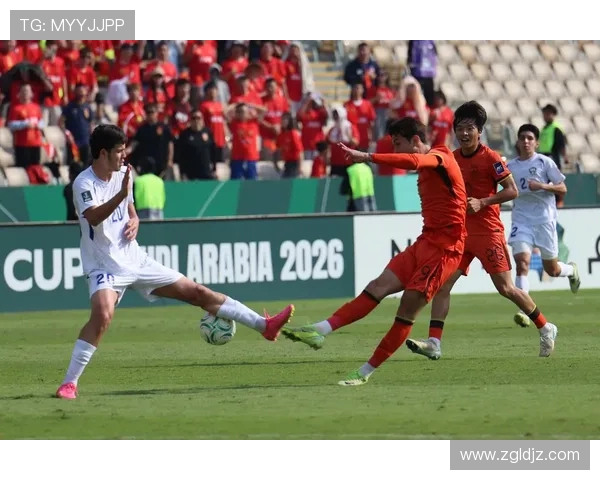 中国队与乌兹别克斯坦激战23回合展现足球魅力与团队精神的较量